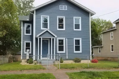 11 W School St 1