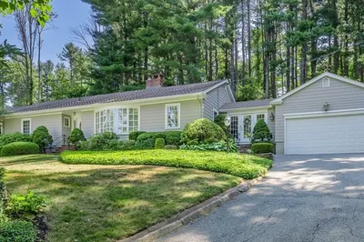 102 Hillside Rd