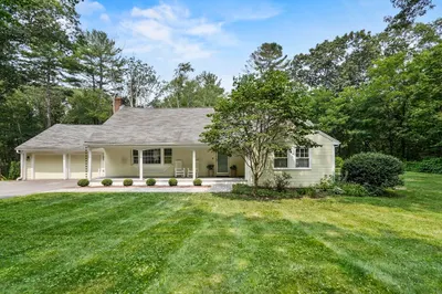 271 Russell St 1