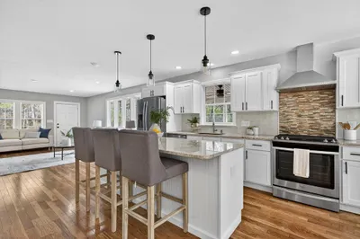 10 Mattakeesett Ave 1