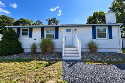 111 Wareham Lake Shore Dr 1