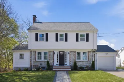 19 Myles Standish Rd 1