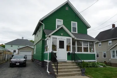 32 Bristol St