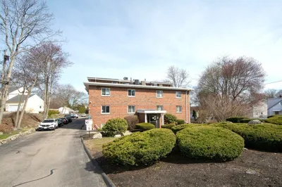 211 West St #4B 1