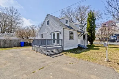 4 Seneca St