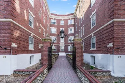 35 Lee St #16