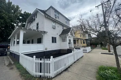 25 Wesleyan Ave 1