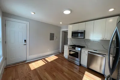 3 Mossland St #3