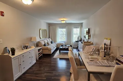 25 West Main St #202 1