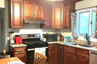 23 Hooker St #2
