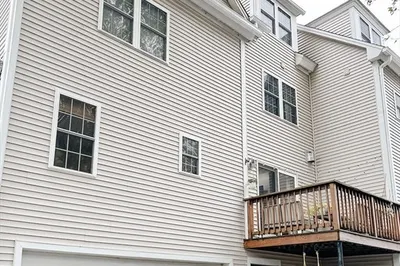 555 Main St #9