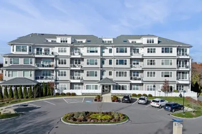 71 Greenwood Avenue #207 1