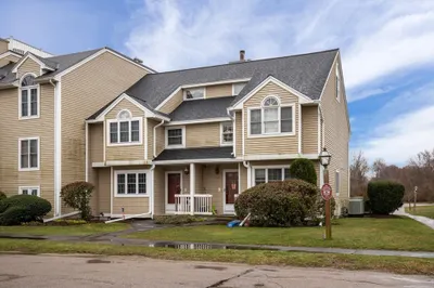 215 Carriage Ln #215 1