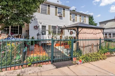 8 Hall St #8