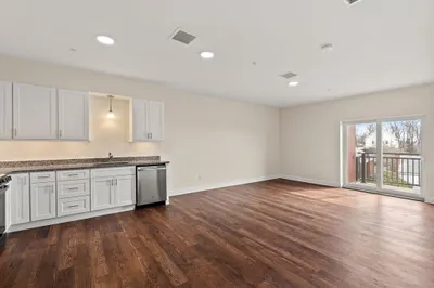 10 Franklin Ave #402 1