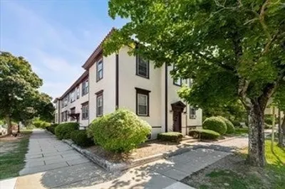 98 Main St #V