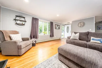 89 County Seat St 1