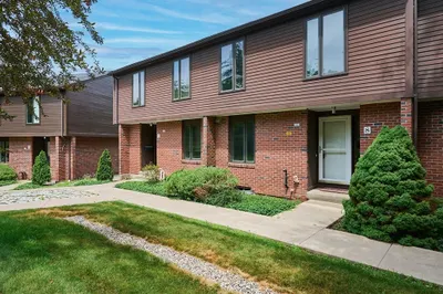 8 Emerson Ct #8 1