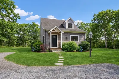 114 Meetinghouse Way 1