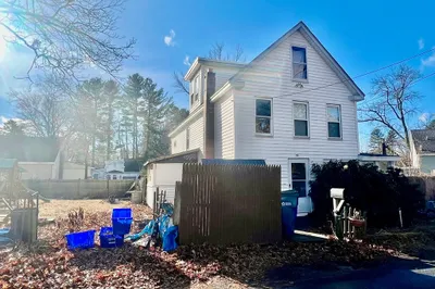 35 Oak Street