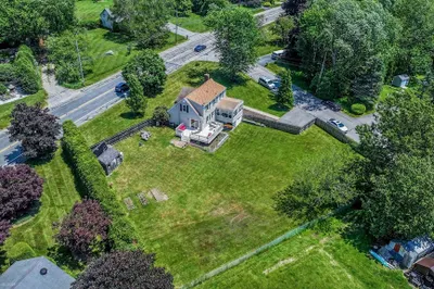 152 Alden Rd 1