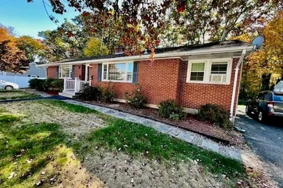 34 Nelson Dr #B