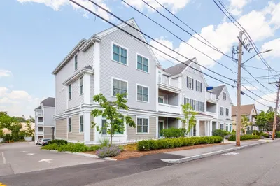 77 Court St, St #303 1