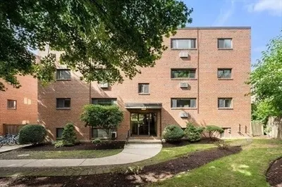 12 Riverside St #2-1