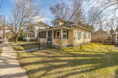 27 Fairview Ave