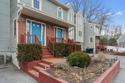 48 Main St #48
