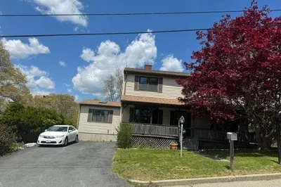 23 Oliveira Ave