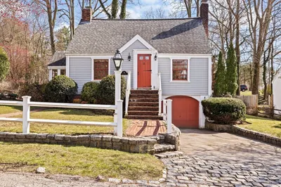 56 Adams Pl