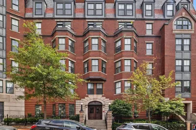 75 Clarendon St #201