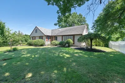 253 Pond St 1