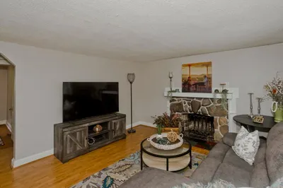 351 Apremont Hsy Hwy 1