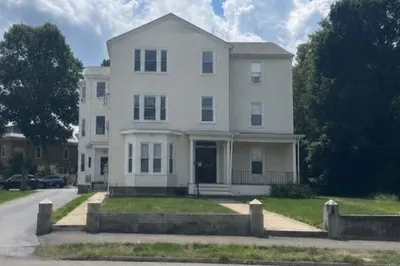 32 Holten St #2R 1