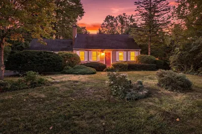 148 Falmouth Rd 1