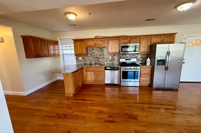 12 Woodcliff St #3