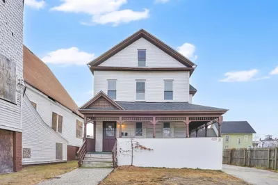 139 Bay St 1