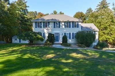 9 Royal Crest Dr 1