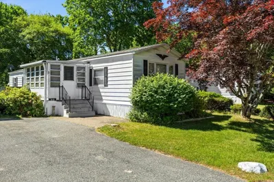 33 Thayer Dr