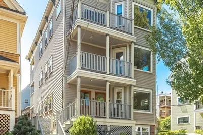 136 Hudson St #3