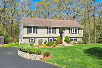 28 Holly Ln