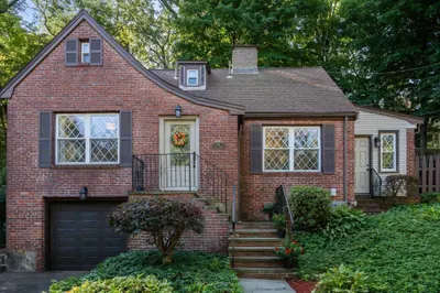 122 Austin St 1