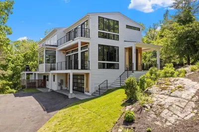 135 Beach St 1