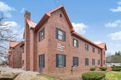 851 Main St #10 1