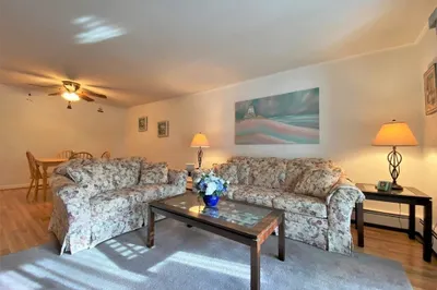 12 Candlewood Ln #2-4
