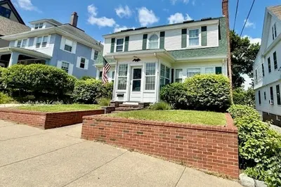 10 Brewster St 1