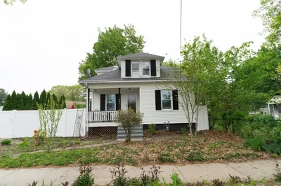 896 Berkshire Ave 1