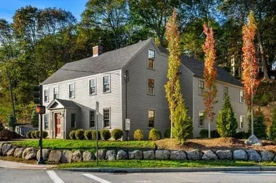 201 Elm St 1